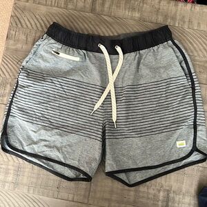 Vuori Shorts Mens Gray Striped Athletic Elastic Waist Drawstring Shorts - 5”